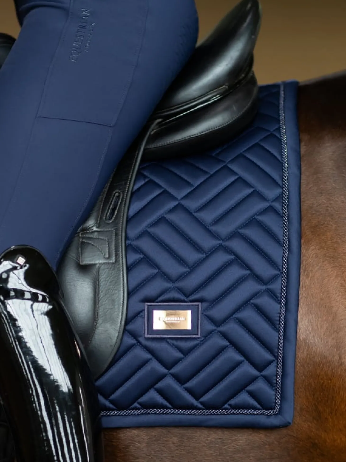 Dressurschabracke Modern