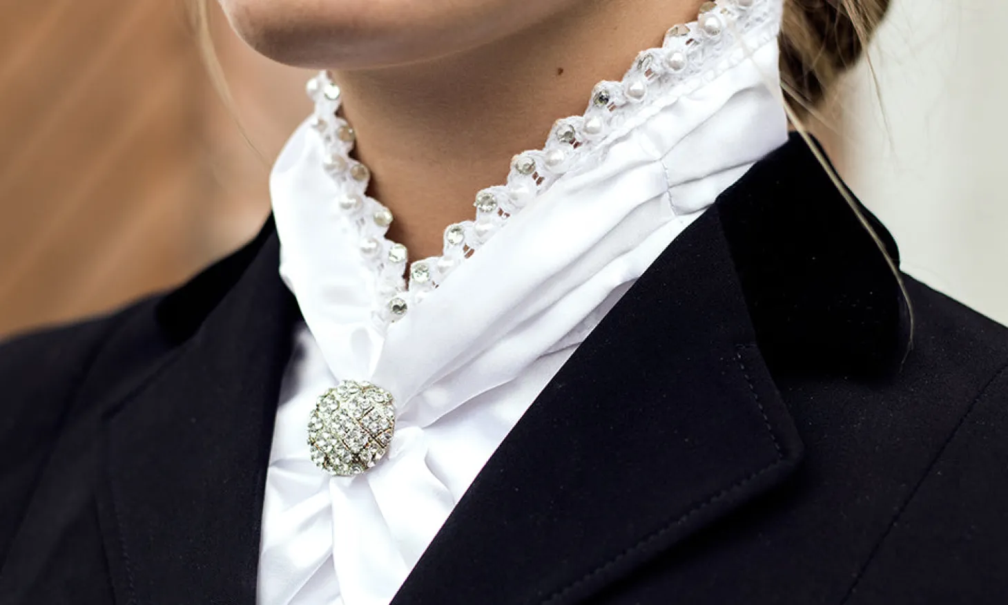 Plastron Queen Weiß